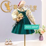 漂亮的女孩套装，印花长袖衬衫和圆领
